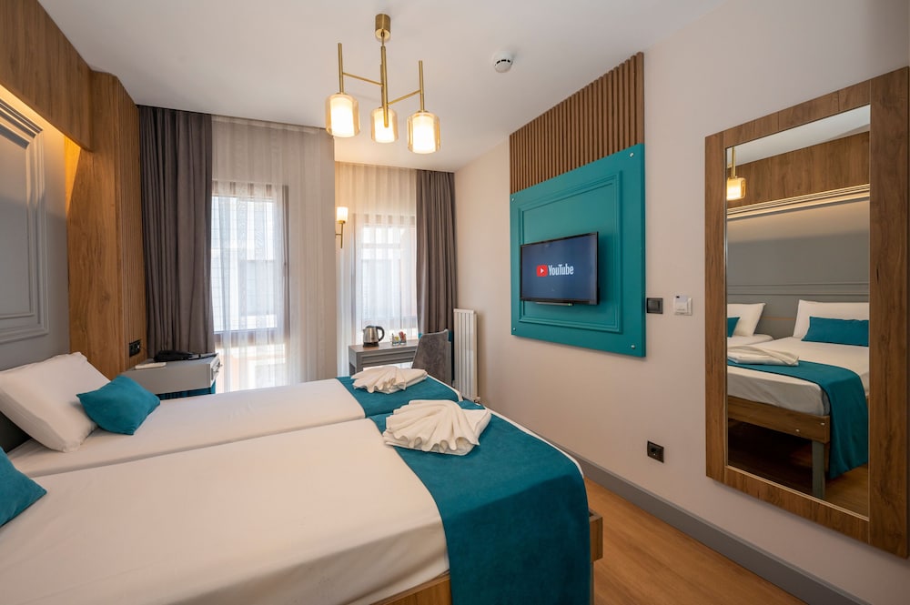 Lynda Hotel 13