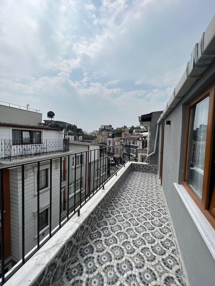 Lynda Hotel 20