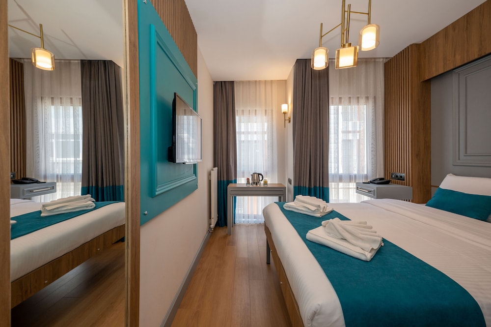 Lynda Hotel 21