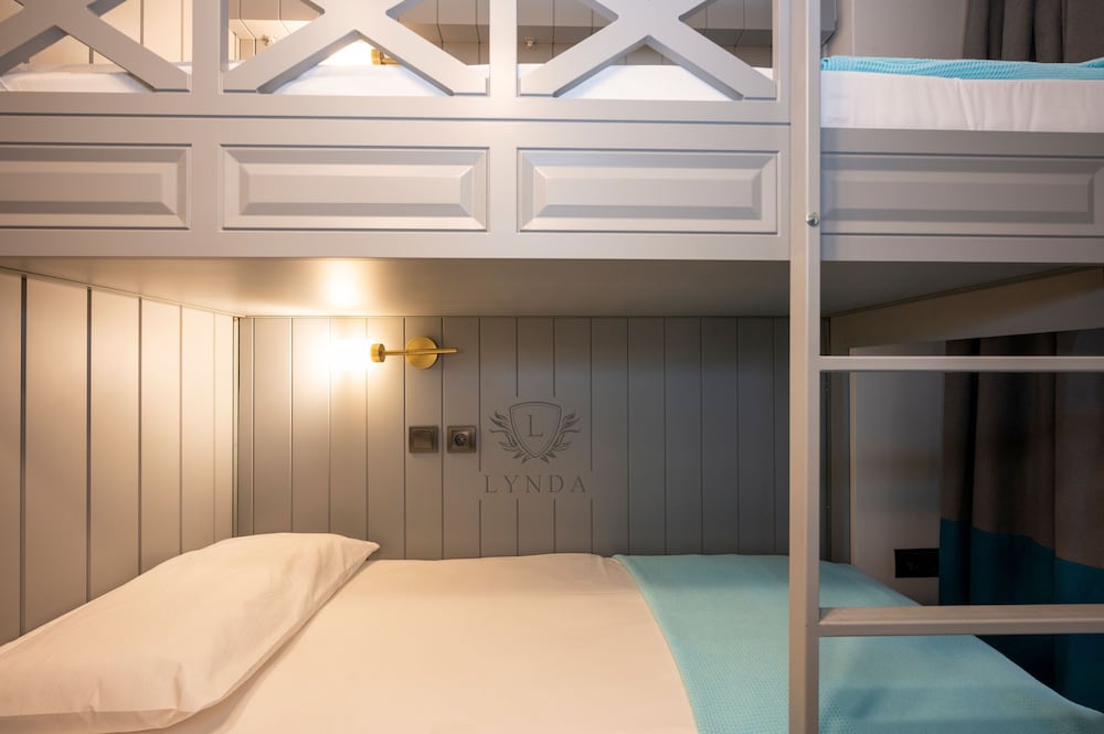 Lynda Hotel 17
