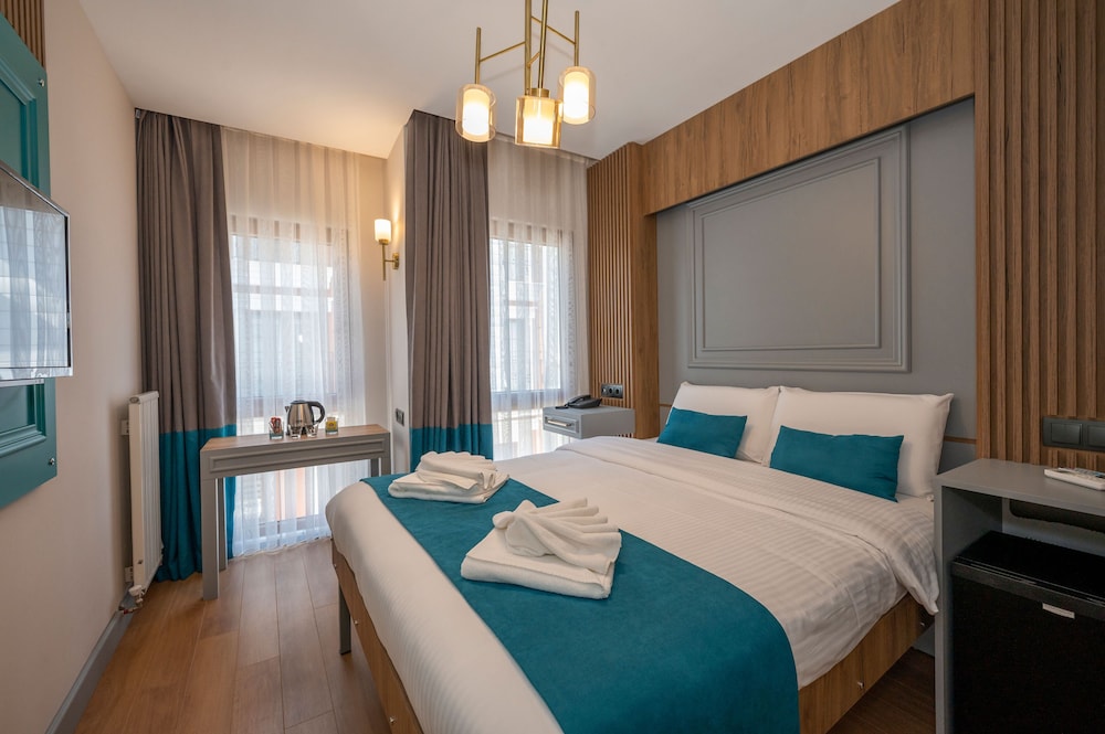 Lynda Hotel 7