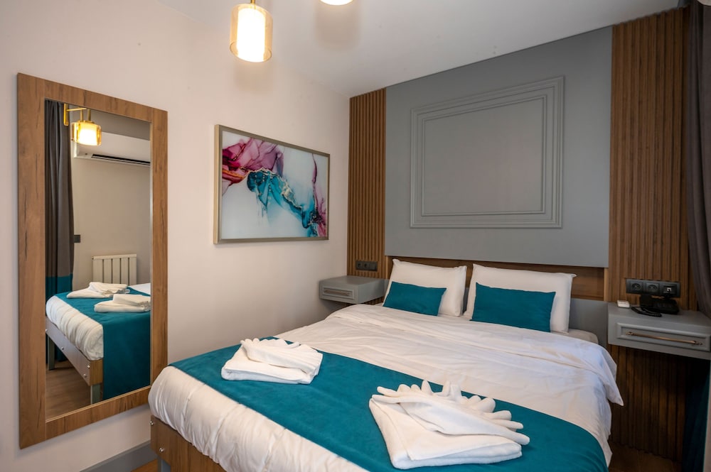 Lynda Hotel 23
