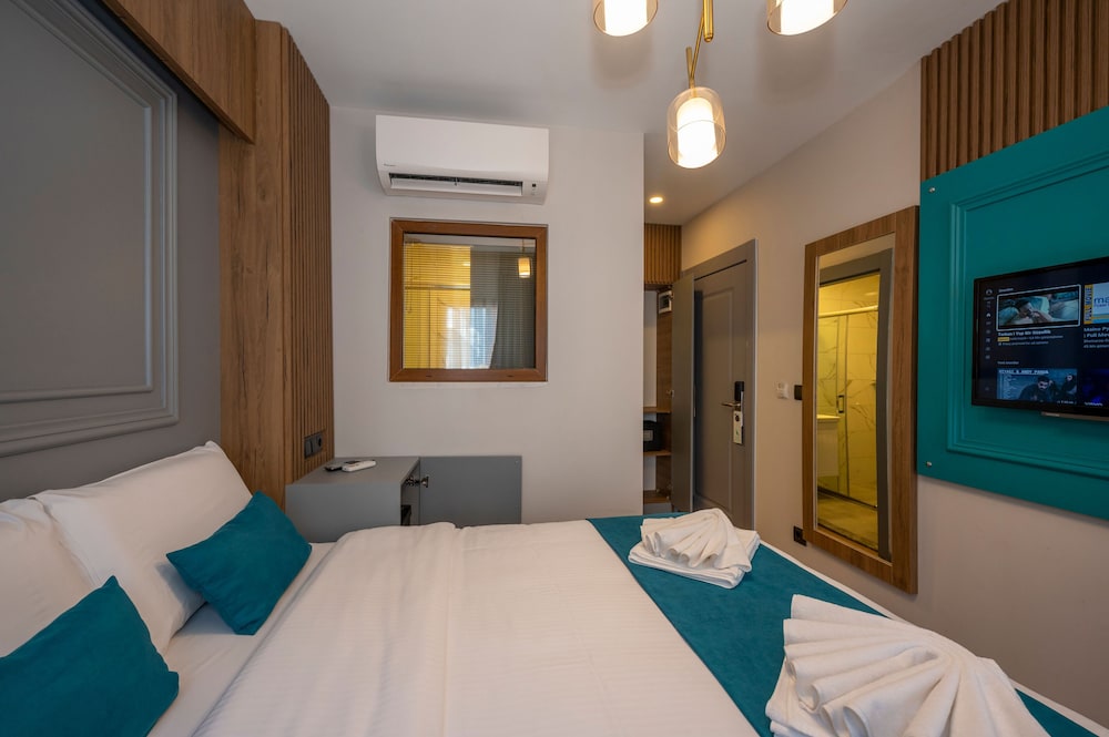 Lynda Hotel 9