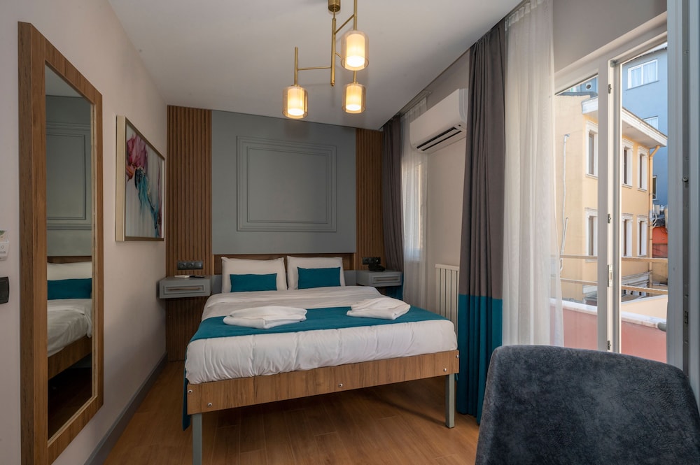 Lynda Hotel 16