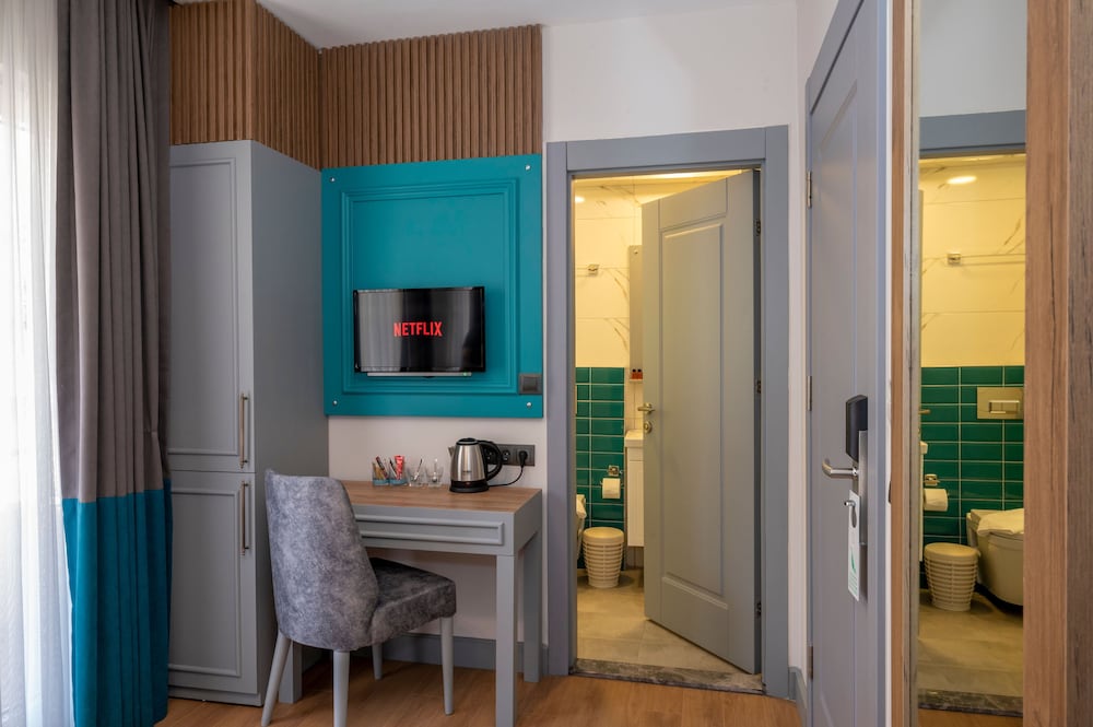 Lynda Hotel 15