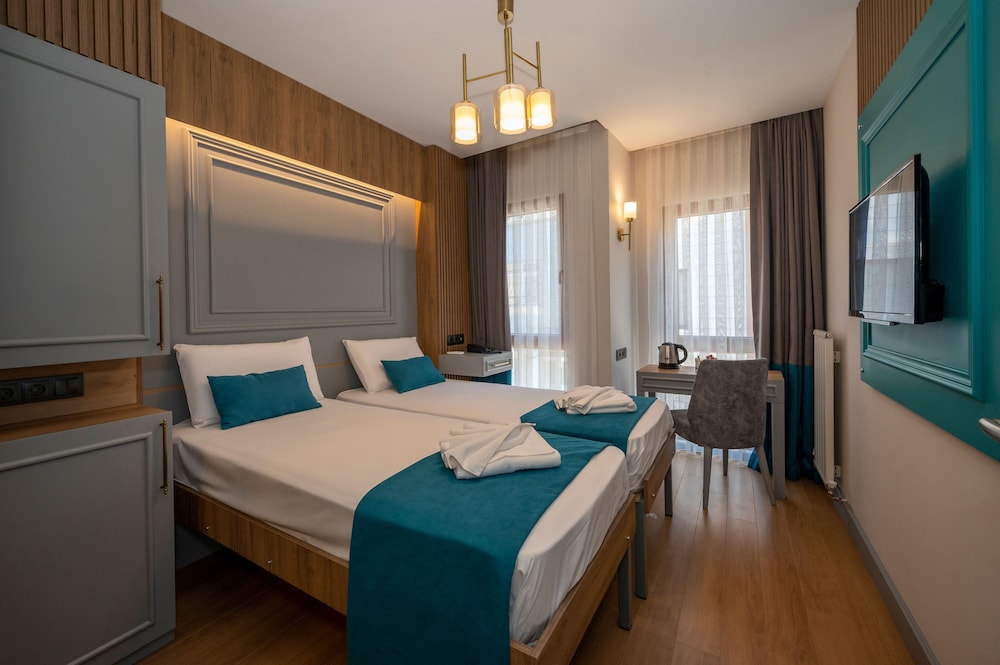 Lynda Hotel 6