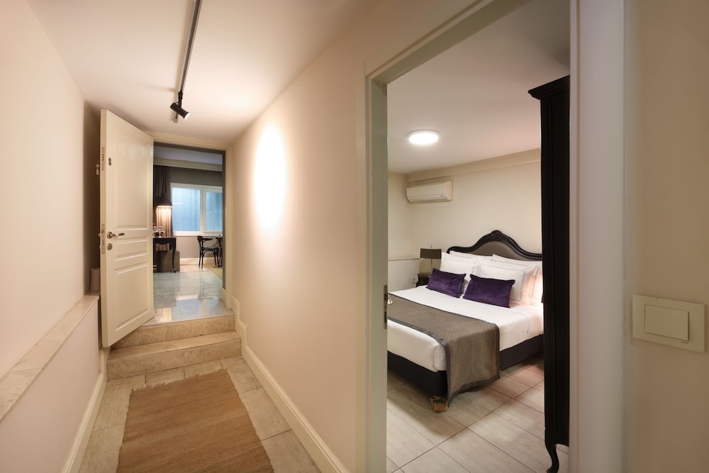 Meroddi Galata Flats 15