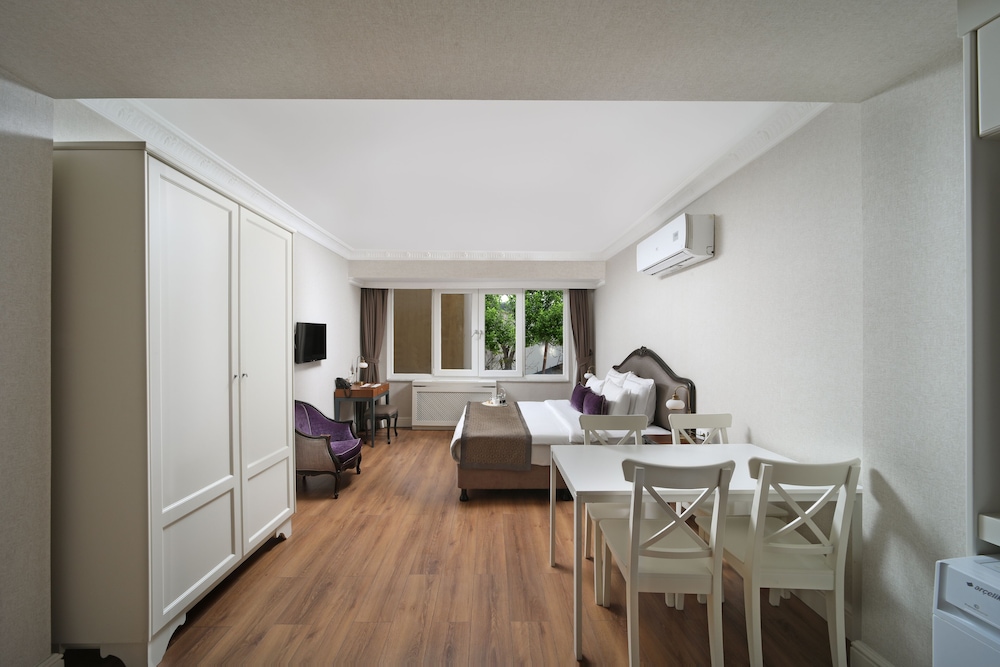 Meroddi Galata Flats 10