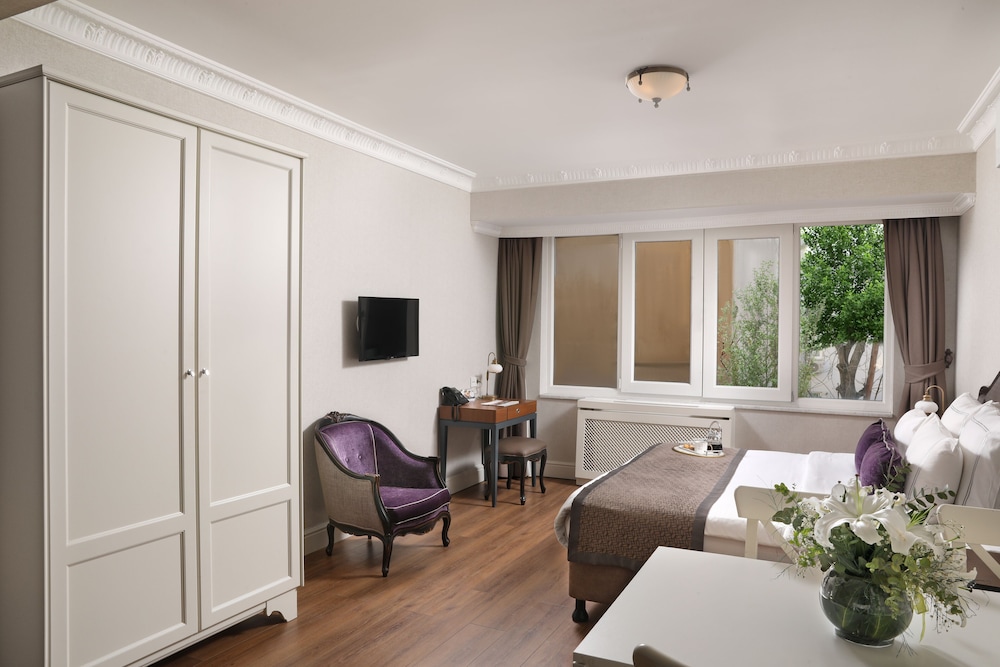 Meroddi Galata Flats 11