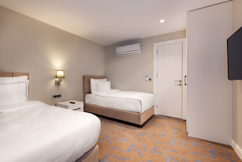 Gleam Collection Hotel 8