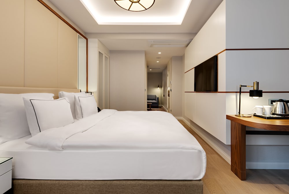 Gleam Collection Hotel 10