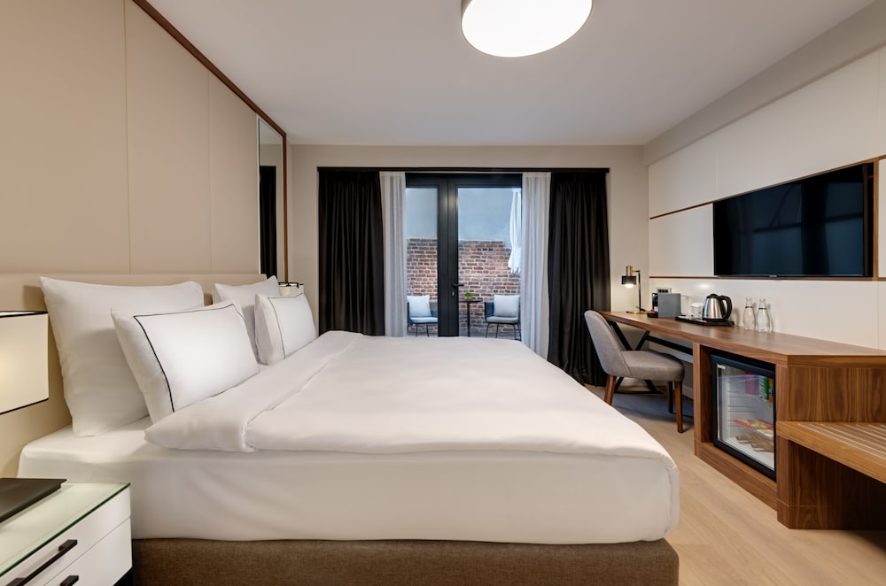 Gleam Collection Hotel 6