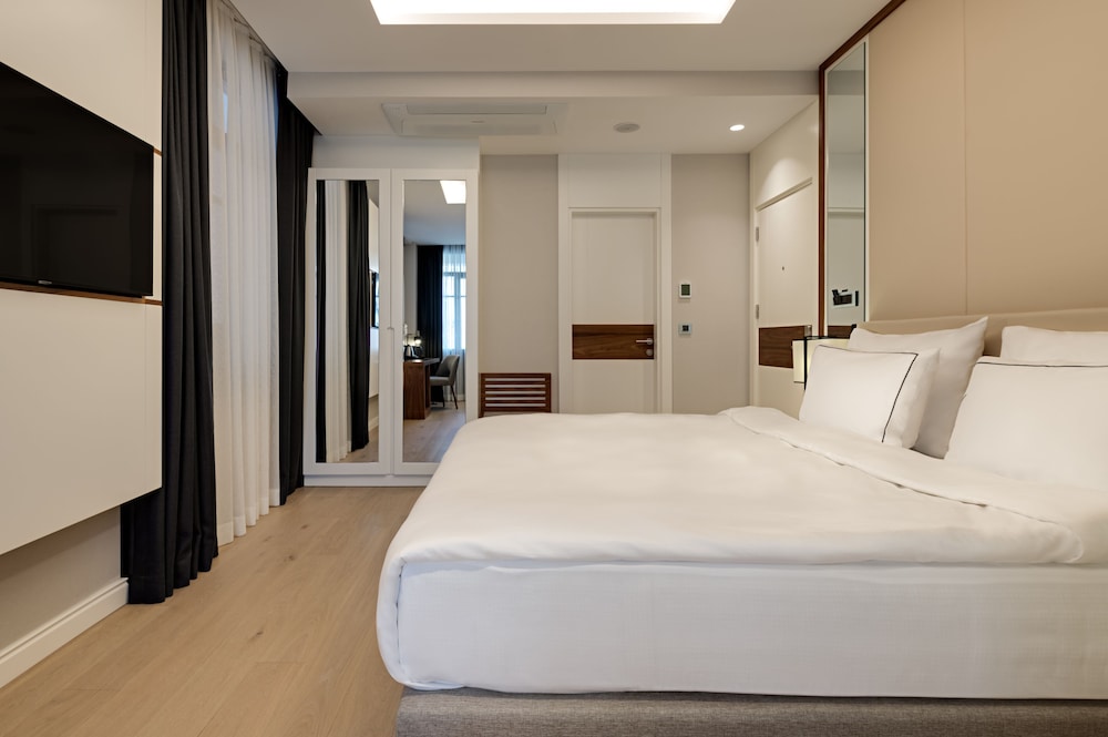 Gleam Collection Hotel 12