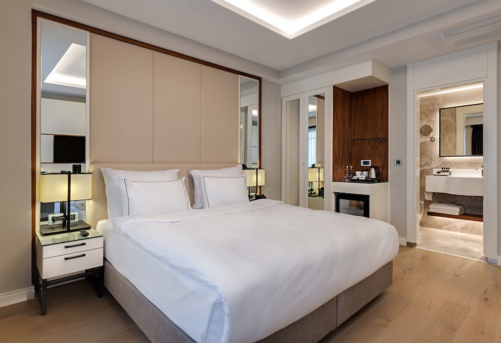 Gleam Collection Hotel 13