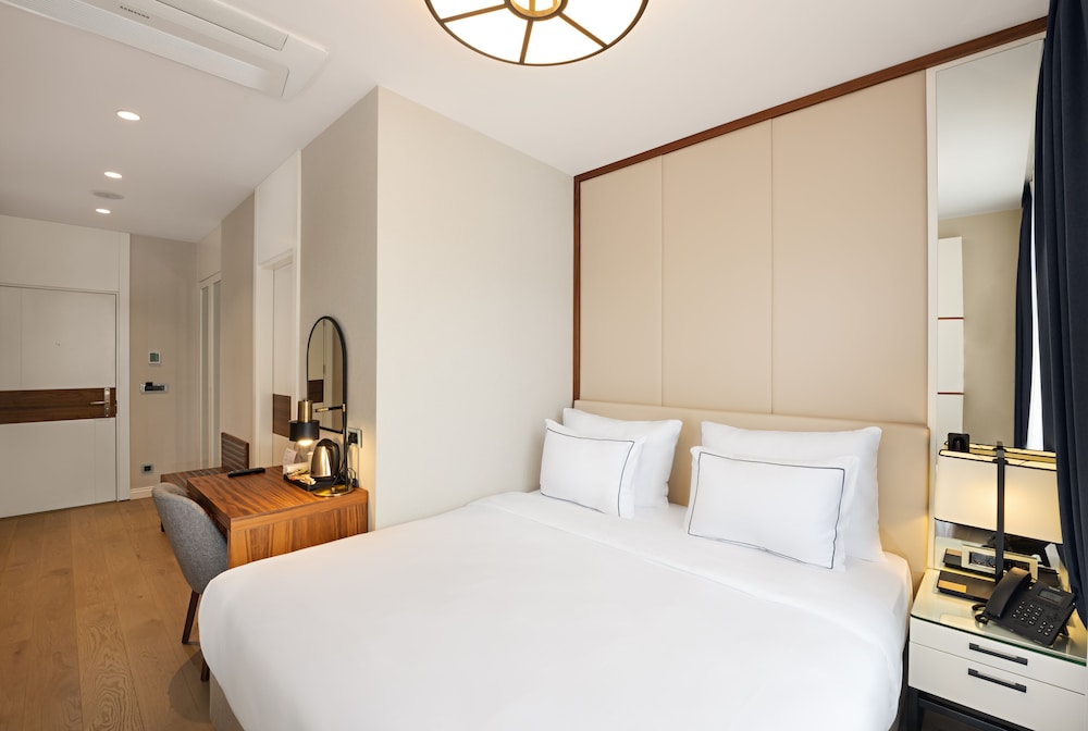 Gleam Collection Hotel 11