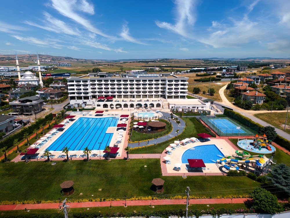 Ramada Plaza by Wyndham Silivri 1