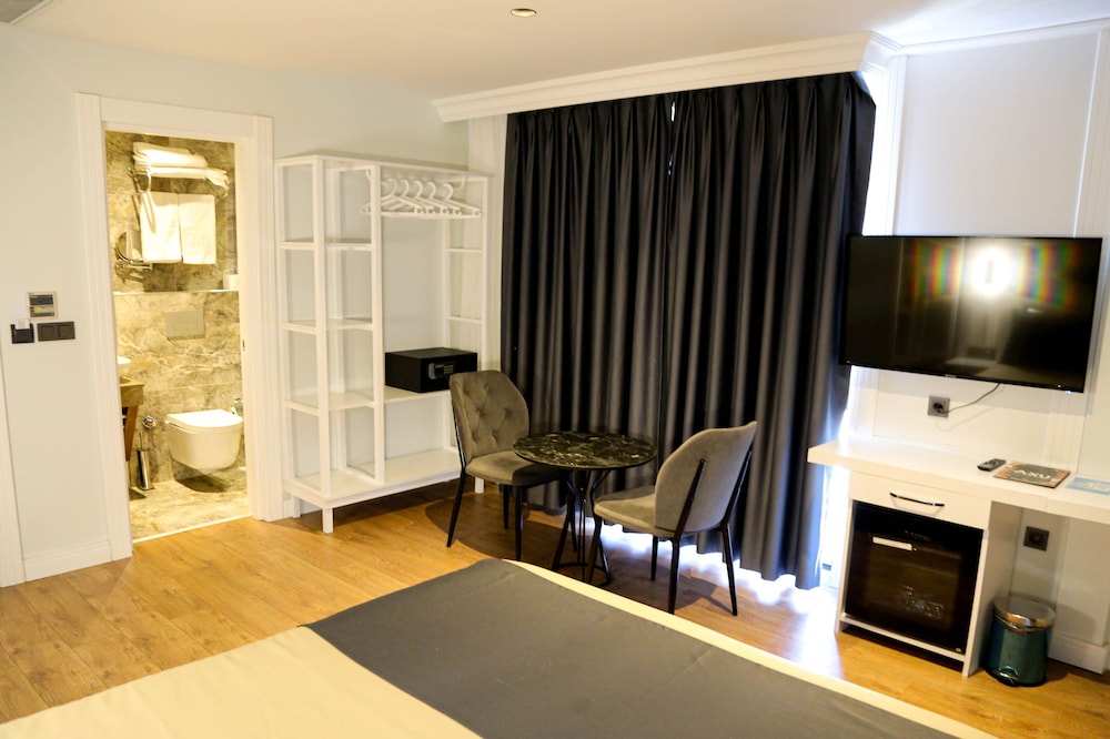 Axu Airport Hotel 8