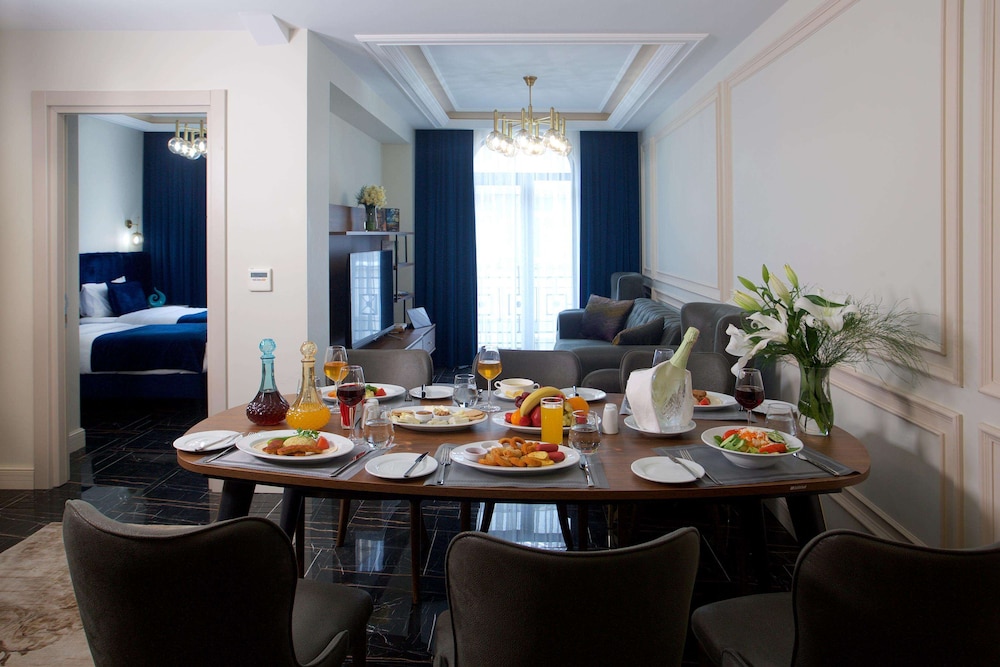 Princely Suites 9