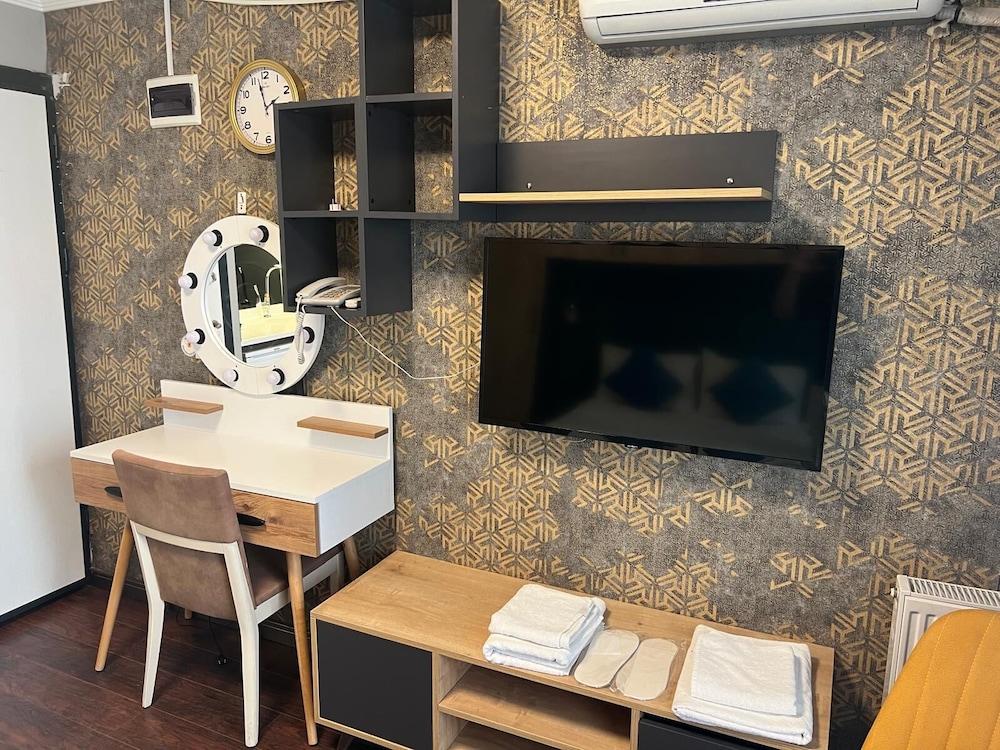 Middle Village Suite Hotel 21