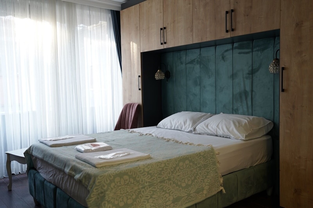 Middle Village Suite Hotel 5