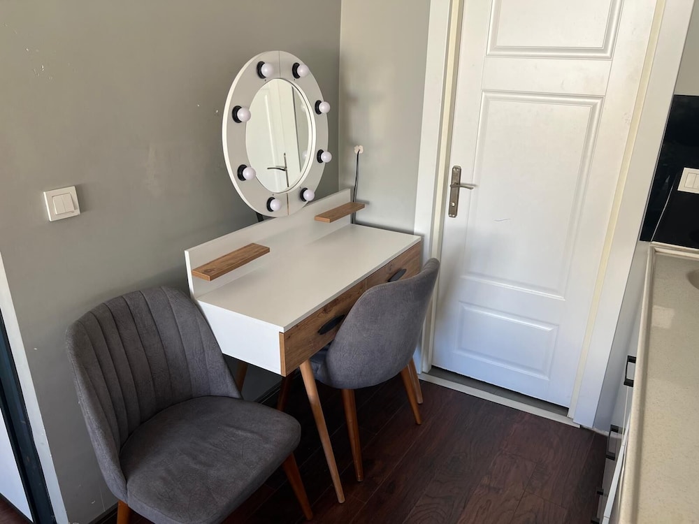 Middle Village Suite Hotel 20