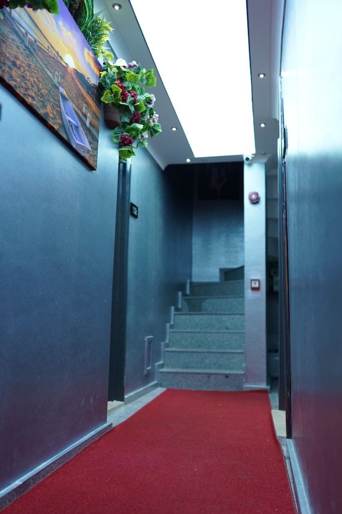 Middle Village Suite Hotel 1