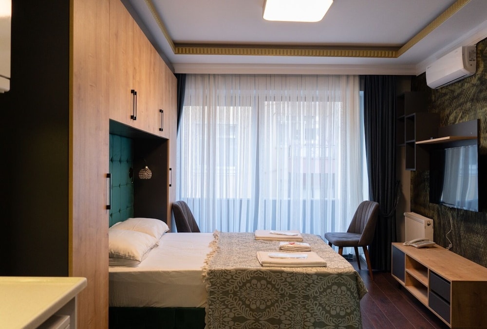 Middle Village Suite Hotel 13