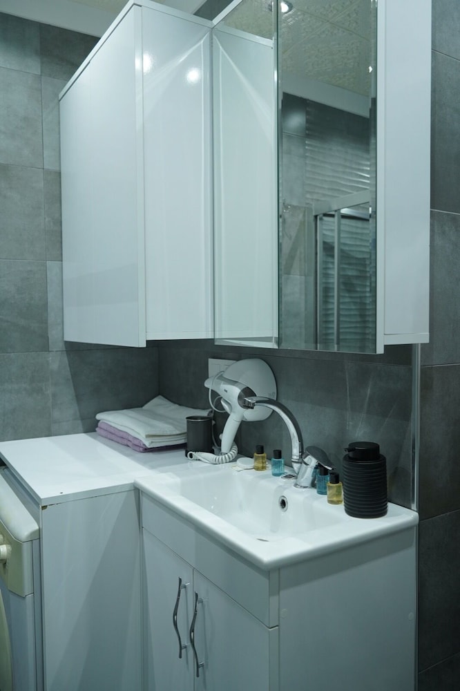 Middle Village Suite Hotel 17