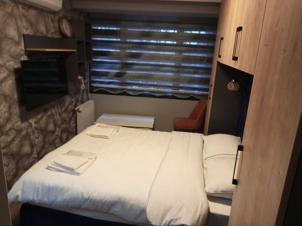 Middle Village Suite Hotel 11