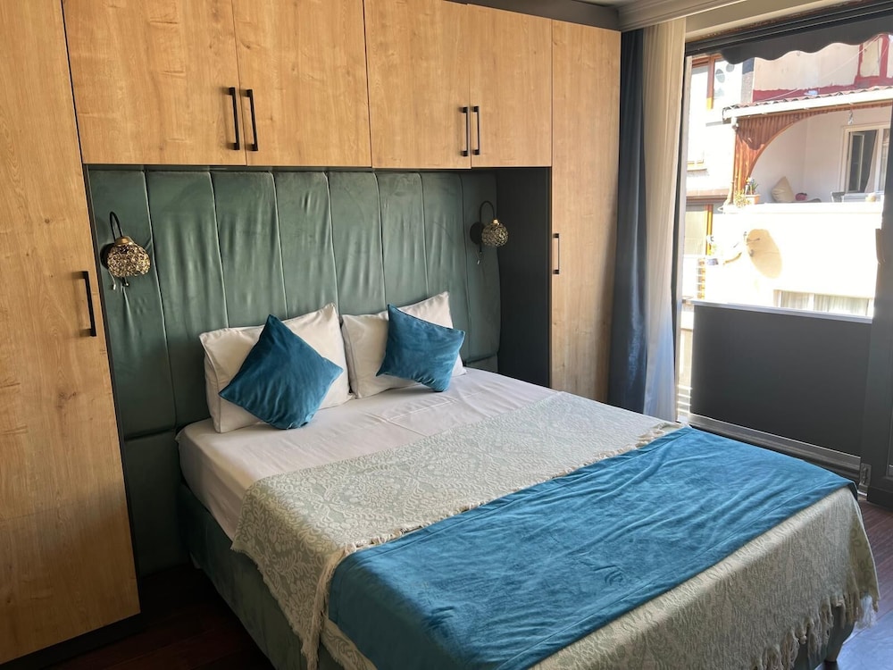Middle Village Suite Hotel 6