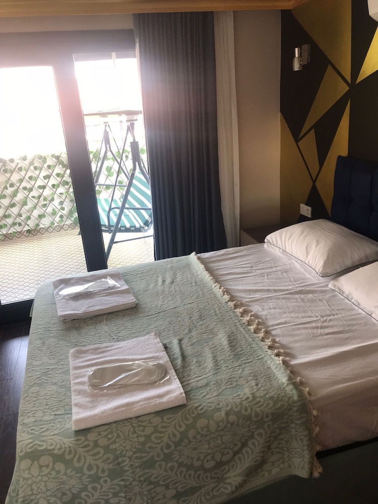 Middle Village Suite Hotel 2