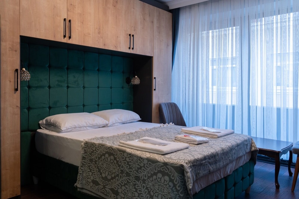 Middle Village Suite Hotel 4