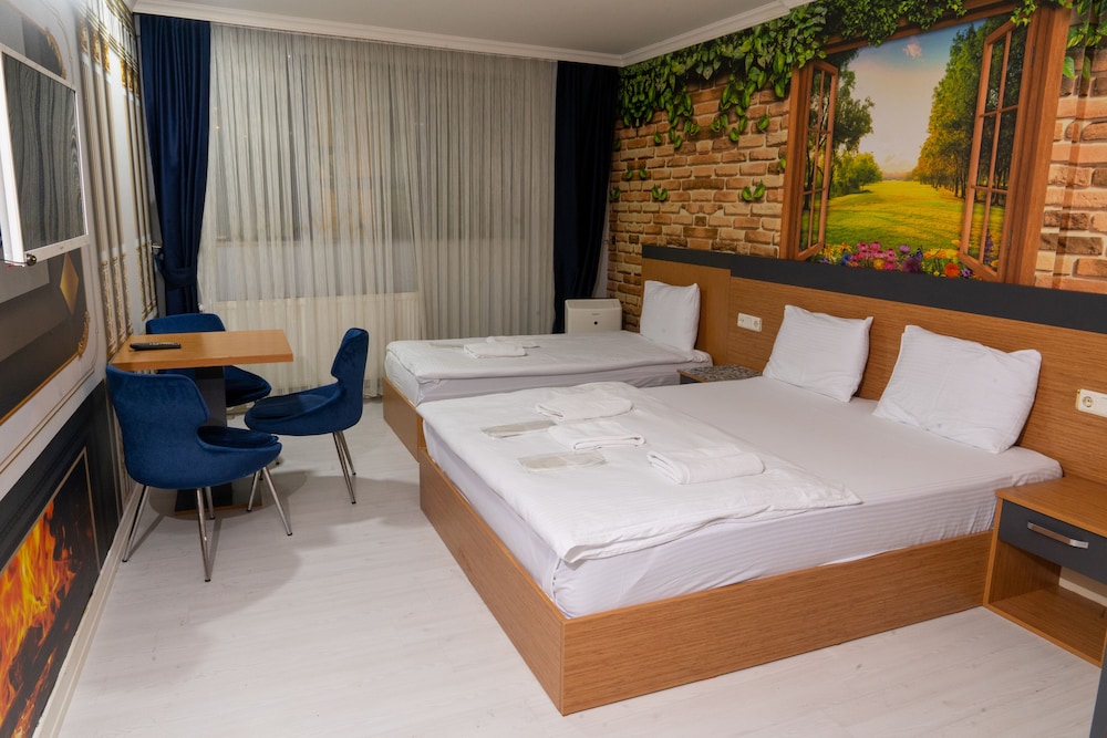 Heraldic Room Hotel 12