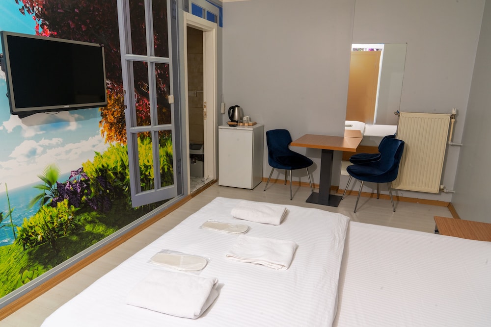 Heraldic Room Hotel 4