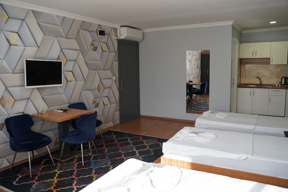 Heraldic Room Hotel 18