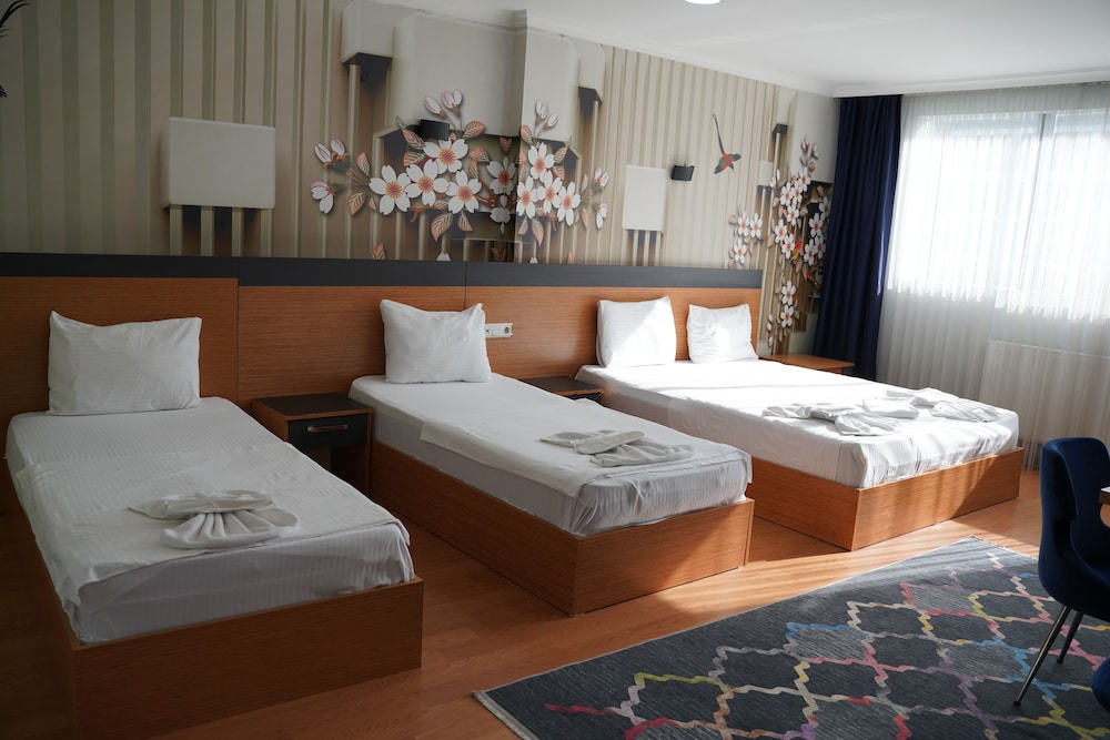 Heraldic Room Hotel 17