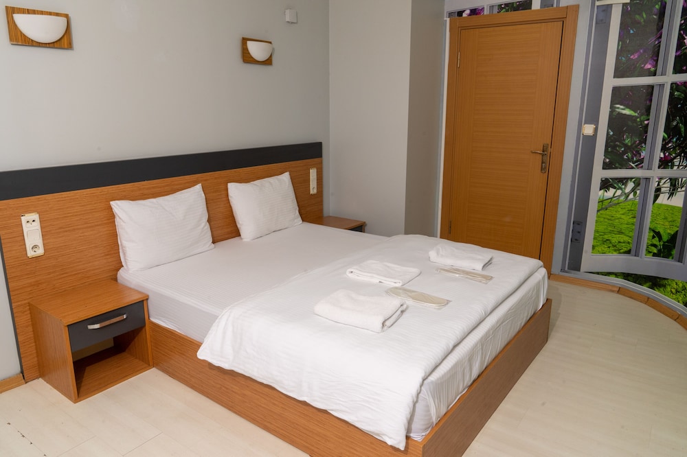 Heraldic Room Hotel 6