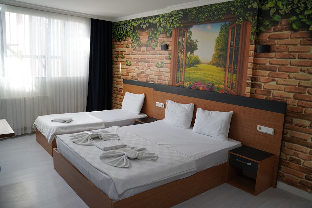 Heraldic Room Hotel 19