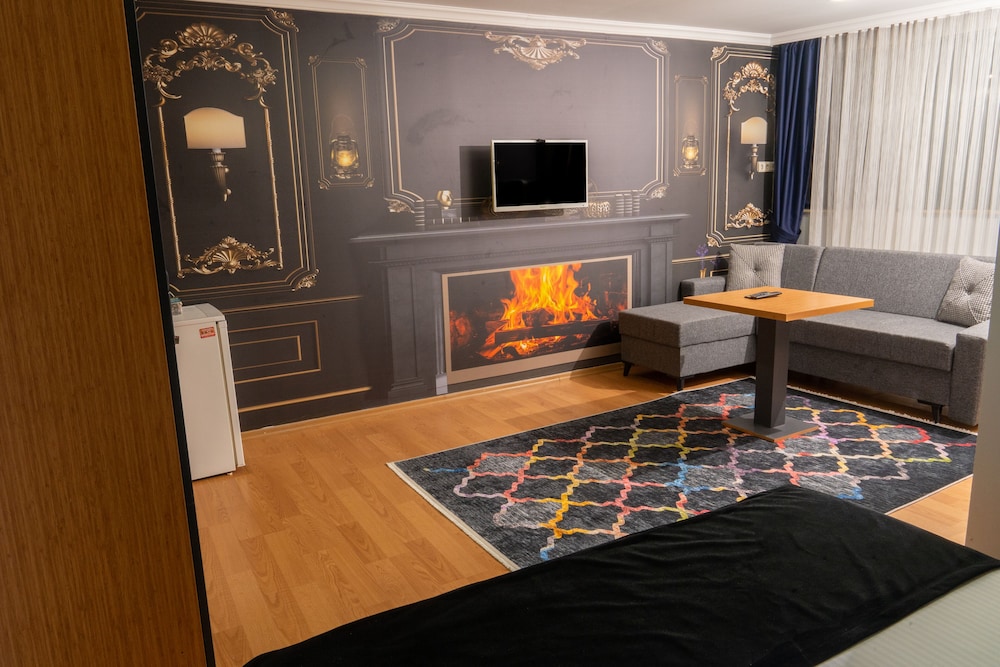 Heraldic Room Hotel 8