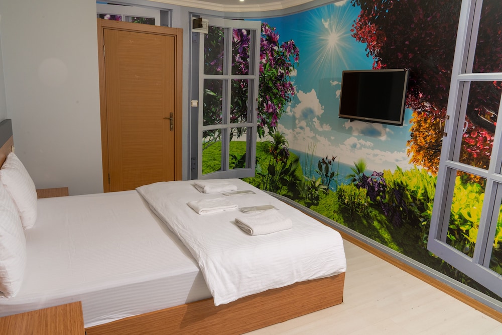 Heraldic Room Hotel 5