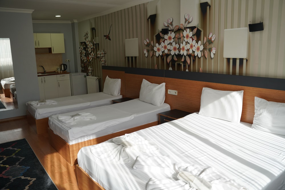 Heraldic Room Hotel 16