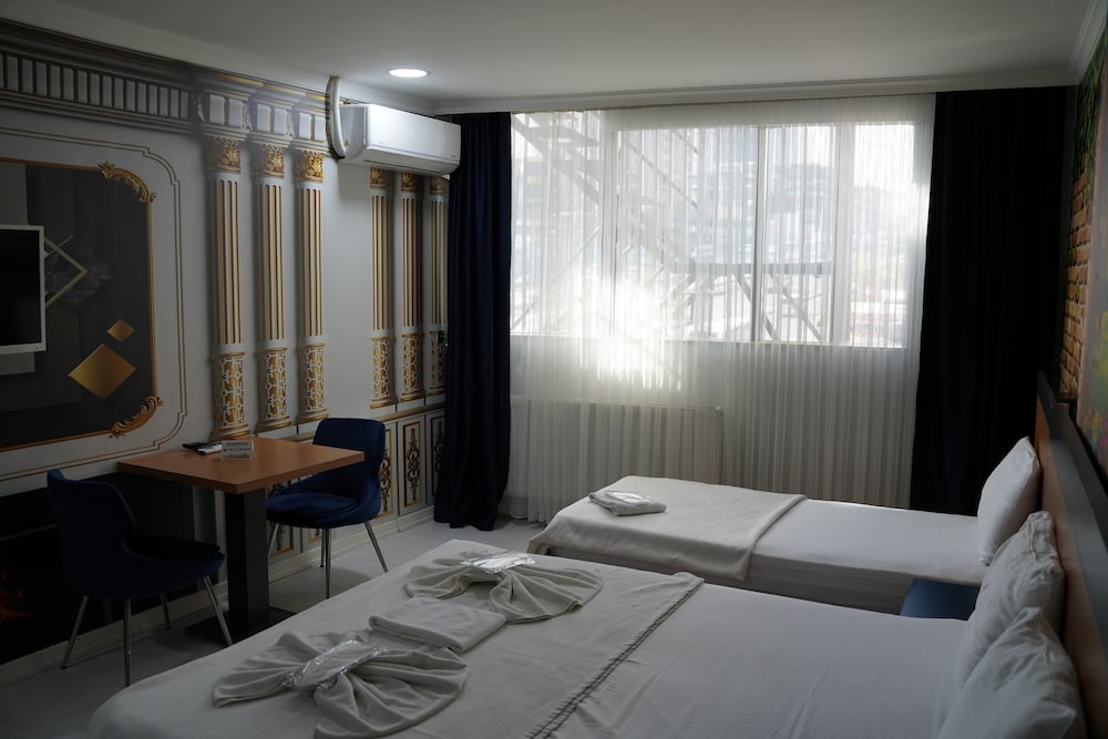 Heraldic Room Hotel 22