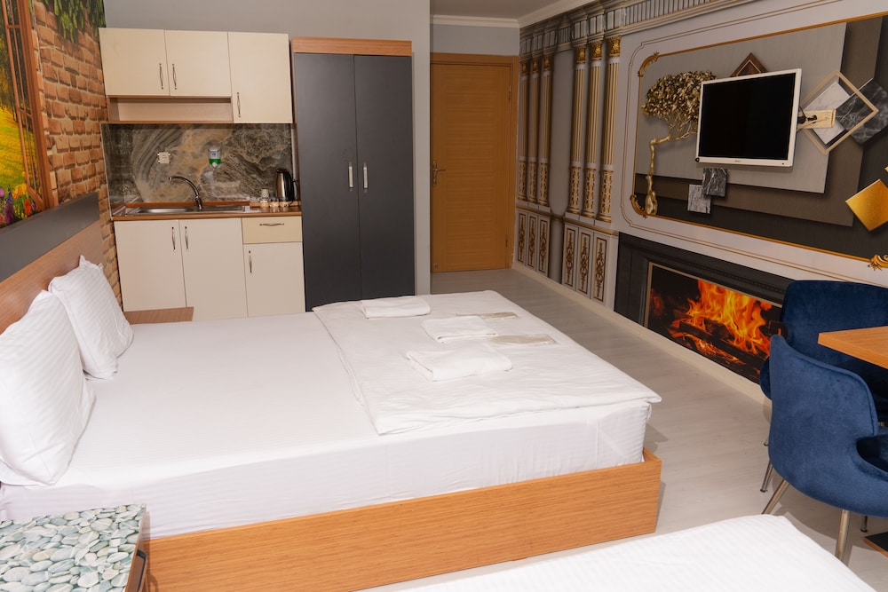 Heraldic Room Hotel 14