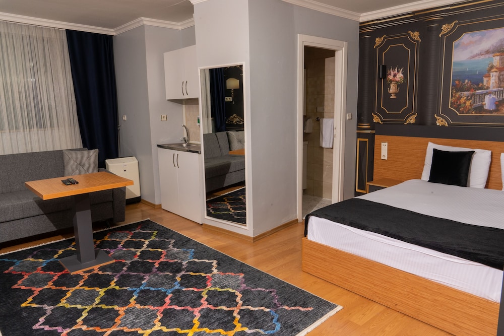 Heraldic Room Hotel 11