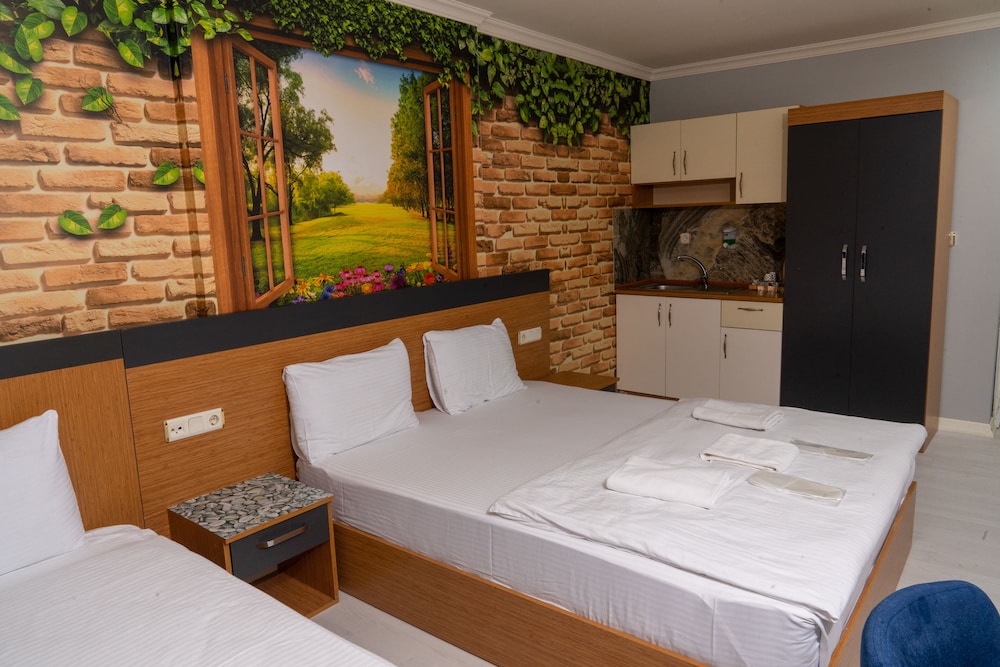 Heraldic Room Hotel 13