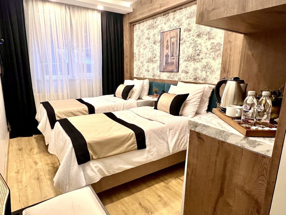 Guest Hotel 8