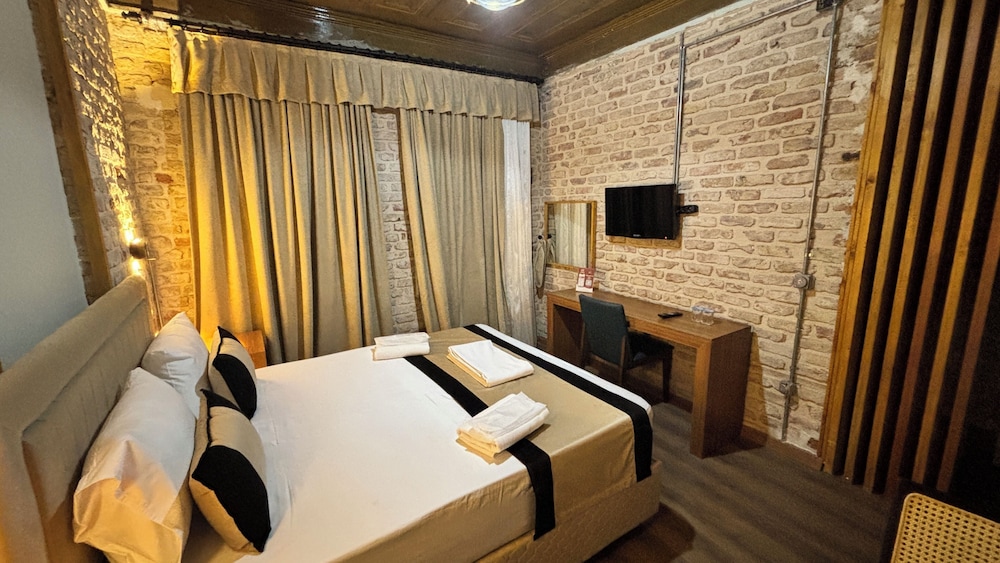Guest Hotel 13