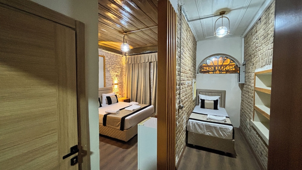 Guest Hotel 18