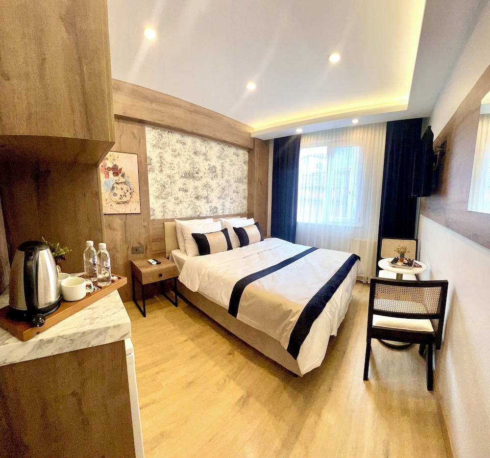 Guest Hotel 12