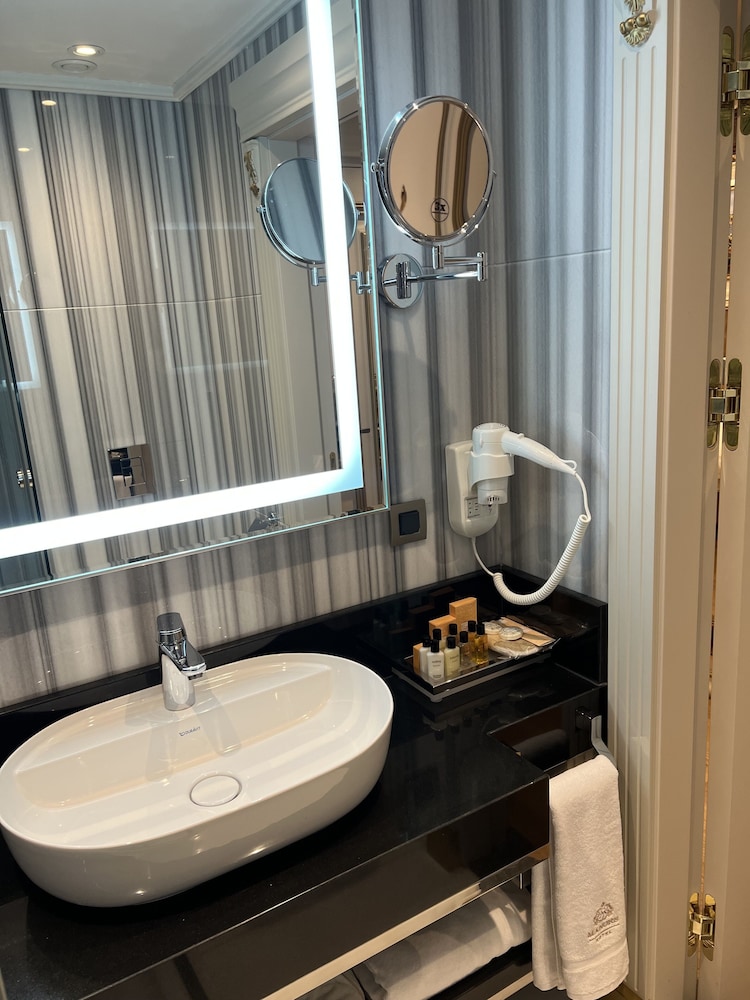 Manors Hotel 22